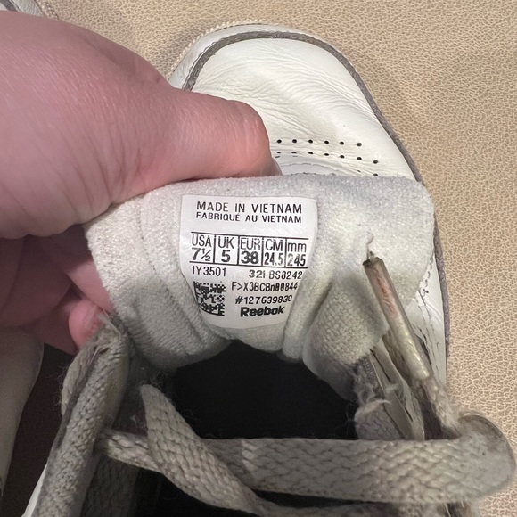 Women’s 7.5 Reebok Sneakers - Picture 5 of 5